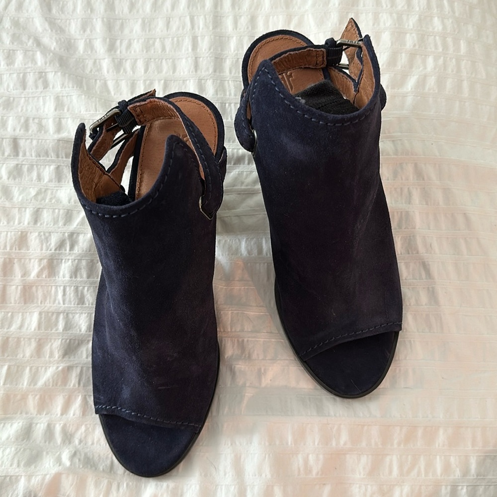 BRAND NEW Frye Suede Heeled Sandals